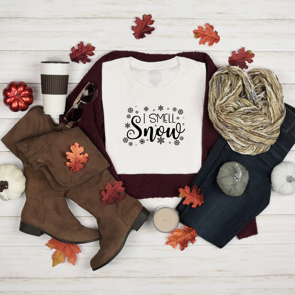 Gilmore Girls “I Smell Snow” T-Shirt, Sweatshirt, or Hoodie | Cozy Winter Apparel | Lorelai & Rory Fan Gift | Stars Hollow Holiday Outfit